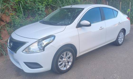 NISSAN VERSA 1.6 16V FLEXSTART SV 4P XTRONIC NISSAN VERSA 1.6 16V FLEXSTART SV 4P XTRONIC